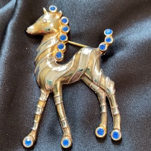 Vintage sterling giraffe brooch blue rhinestones